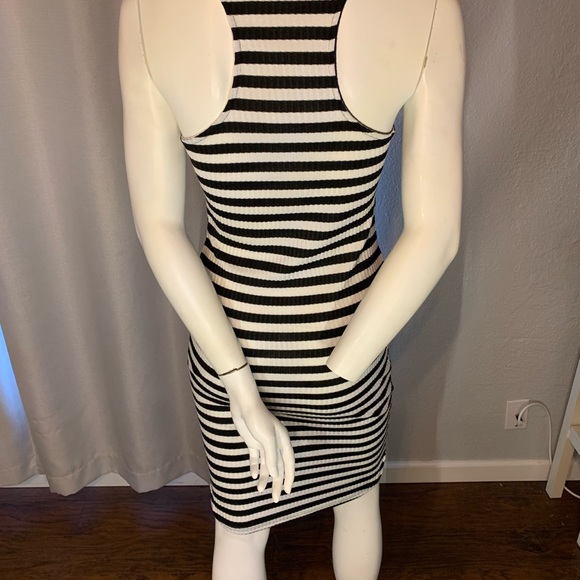 Tight black and white striped maxi dress with cross back - Picture 2 of 2